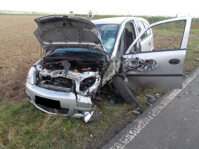 Eines der unfallbeteiligten Fahrzeuge (Foto: Polizei) Eines der unfallbeteiligten Fahrzeuge (Foto: Polizei)
