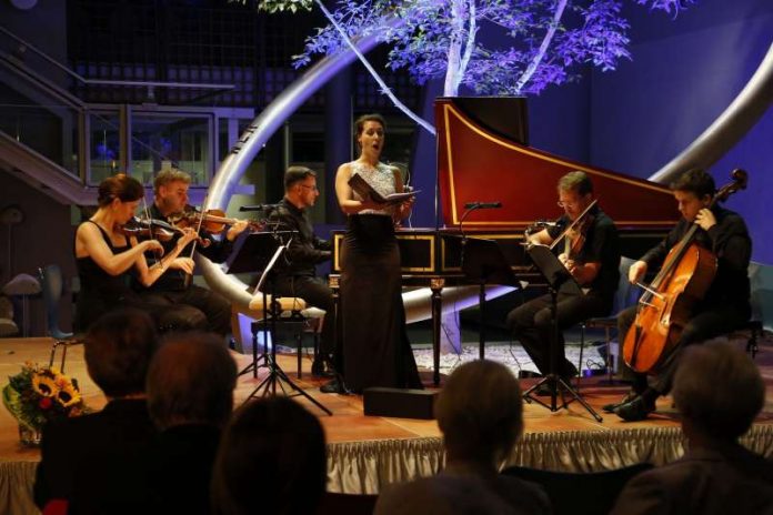 Annelie Sophie Müller und das Ensemble Operino entführten das Publikum in düstere Gewölbe des antiken Rom (Foto: Helmut Pfeifer)