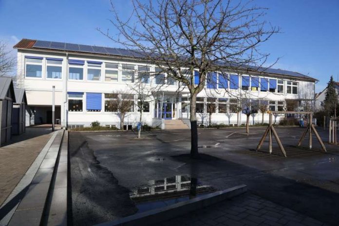 Walldorf. Sambuga Schule 2014. 15.12.2014 - Helmut Pfeifer Die Zukunft der Sambuga-Schule wird an einem anderen Walldorfer Standort stattfinden. Derzeit werden die Kinder noch im in die Jahre gekommenen Schulgebäude in der Neuen Sozialen Mitte unterrichtet (Foto: Helmut Pfeifer)