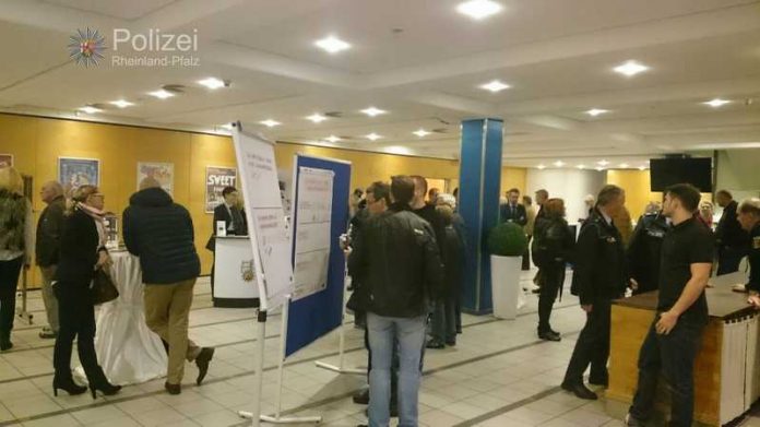 Rund 120 Bürgerinnen und Bürger kamen zum ersten Bürgerforum nach Landstuhl Rund 120 Bürgerinnen und Bürger kamen zum ersten Bürgerforum nach Landstuhl