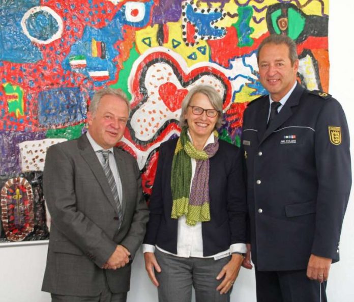 Leitender Oberstaatsanwalt Alexander Schwarz, Bürgermeisterin Dr. Ulrike Freundlieb und Polizeipräsident Thomas Köber ziehen eine positive Bilanz (Foto: Stadt Mannheim)