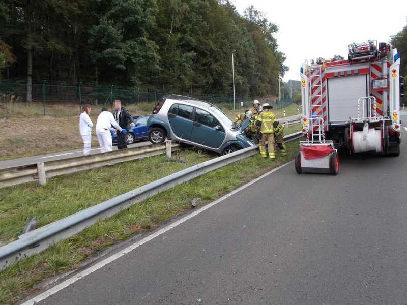 Der Unfallfahrer landete genau zwischen den Schutzplanken