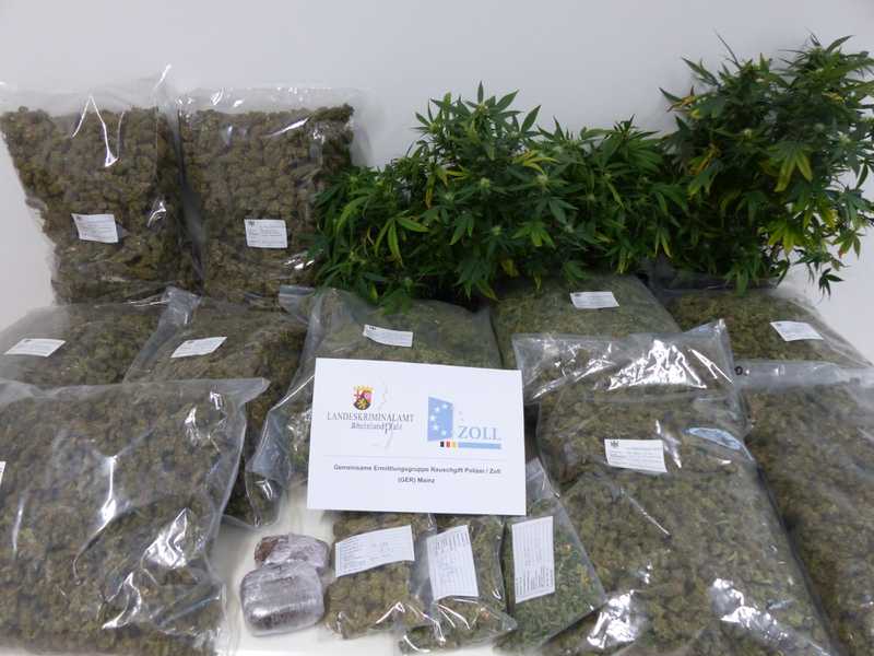 Sichergestelltes Marihuana und Haschisch sowie sichergestellte Cannabis-Pflanzen