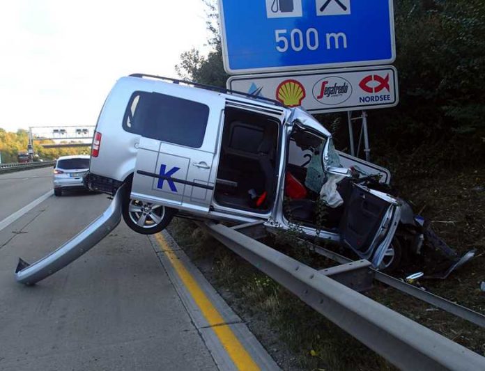 Mit schweren Gesichtsverletzungen kam der Fahrer in die Klinik.