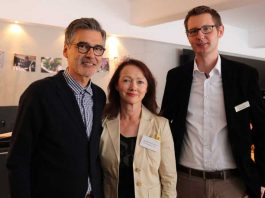 Wirtschaftsförderer Jens Stuhrmann mit Jürgen-Martin Kügler und Edda Mira Heckmann von der Unit Agentur