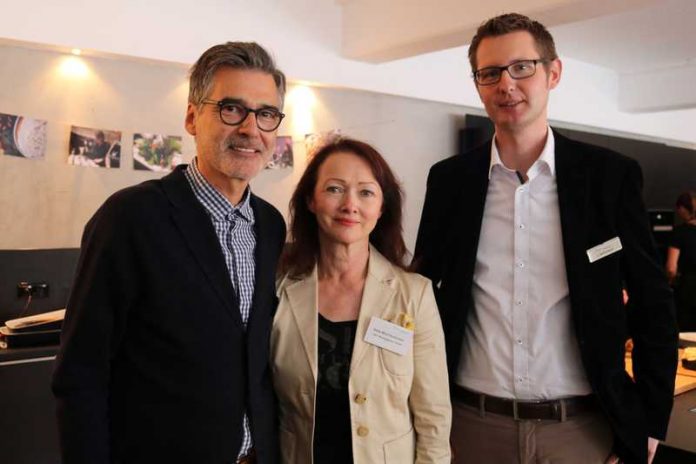 Wirtschaftsförderer Jens Stuhrmann mit Jürgen-Martin Kügler und Edda Mira Heckmann von der Unit Agentur Wirtschaftsförderer Jens Stuhrmann mit Jürgen-Martin Kügler und Edda Mira Heckmann von der Unit Agentur