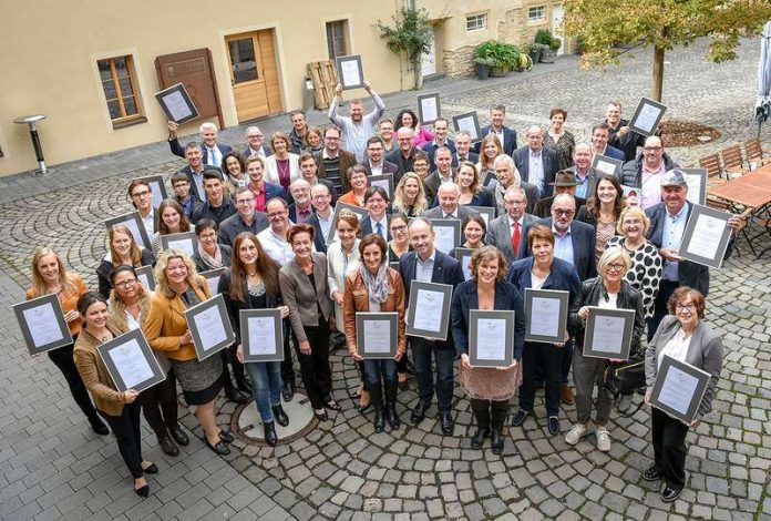 Das Deutsche Weininstitut zeichnet in diesem Jahr erstmals 50 Vinotheken in allen 13 deutschen Anbaugebieten aus (Foto: DWI) Das Deutsche Weininstitut zeichnet in diesem Jahr erstmals 50 Vinotheken in allen 13 deutschen Anbaugebieten aus (Foto: DWI)