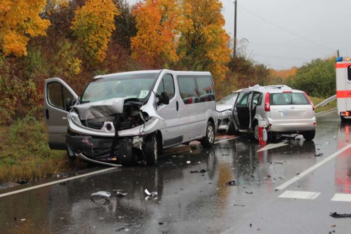 Foto des schweren Verkehrsunfalls (Foto: Polizei)