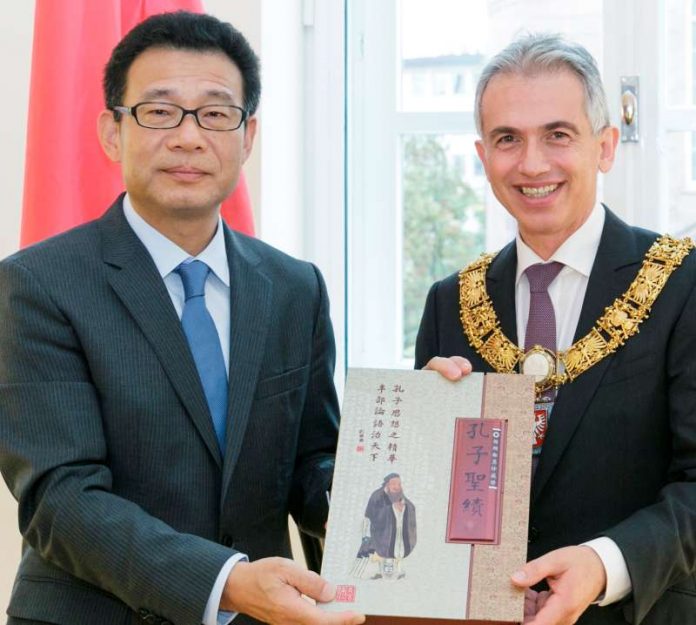 OB Feldmann mit Generalkonsul Wang (Foto: Stadt Frankfurt)