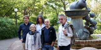 Personen von links nach rechts: Schulleiter Adrian Rinck, Bettina Gütermann-Cichorowski, Martin Philipp, Udo Franck und Roland Höbel. (Foto: Kreisverwaltung Südliche Weinstraße)