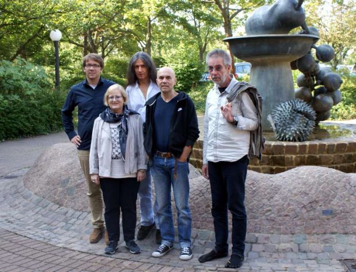 Personen von links nach rechts: Schulleiter Adrian Rinck, Bettina Gütermann-Cichorowski, Martin Philipp, Udo Franck und Roland Höbel. (Foto: Kreisverwaltung Südliche Weinstraße)