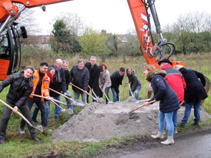 Der Spatenstich (Foto: Kreisstadt Heppenheim)