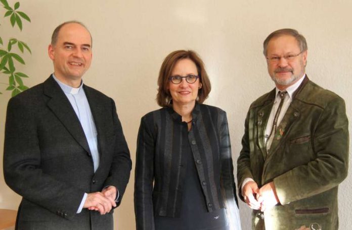 Dorothea Küppers-Lehmann zusammen mit Ansgar Schreiner (rechts) und Generalvikar Dr. Franz Jung (links). (Foto: Bistum Speyer)