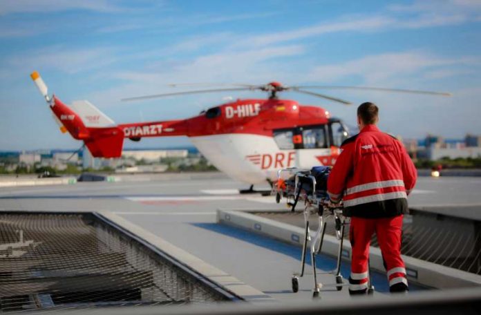 BK 117 auf einem Klinikdach (Foto: DRF Luftrettung / Maike Gloeckner)