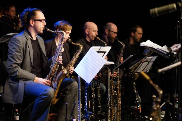 Der Saxophonsatz von Kicks'n Sticks (Foto: Holger Knecht)