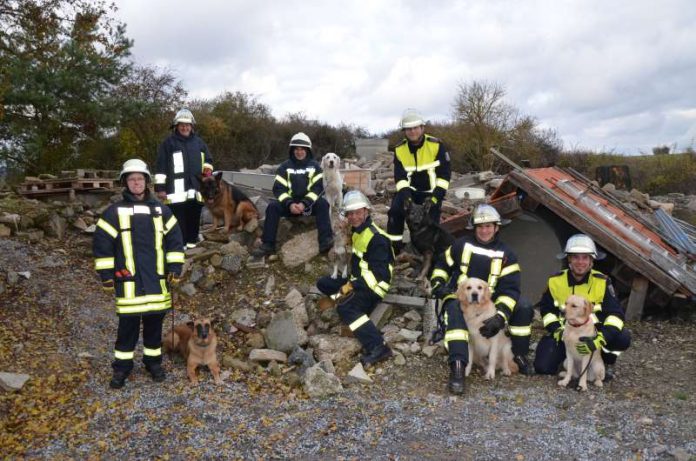 Rettungshundeteams im Landkreis Bad Kreuznach (Foto: Kreisverwaltung Bad Kreuznach) Rettungshundeteams im Landkreis Bad Kreuznach (Foto: Kreisverwaltung Bad Kreuznach)