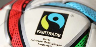 Die Jugendmannschaften erhielten 14 Fairtrade-Fußbälle