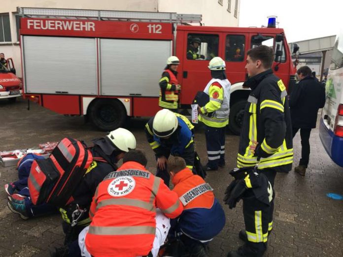 Feuerwehr, Jugendfeuerwehr und Rettungsdienst arbeiten Hand in Hand (Foto: Stadtverwaltung Neustadt)