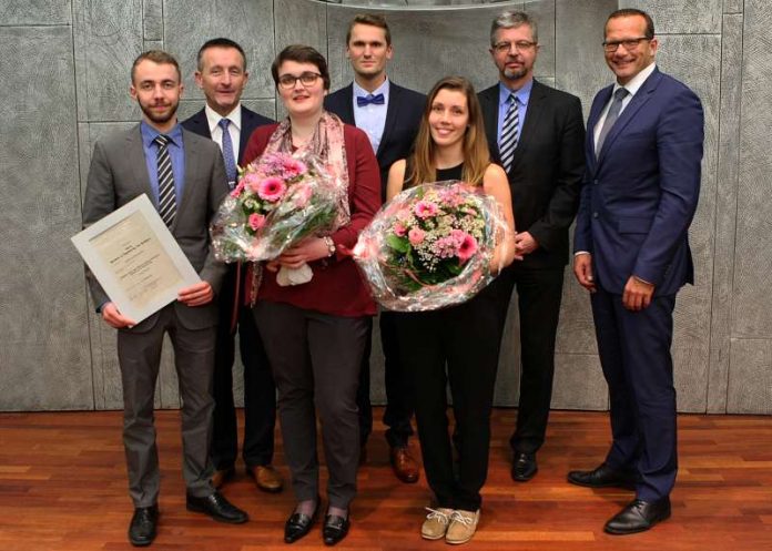 Die Preisträger mit Ralf Hersina, Prof. Dr. Hans-Joachim Schmidt und Kai Landes (Foto: Kreissparkasse Kaiserslautern)