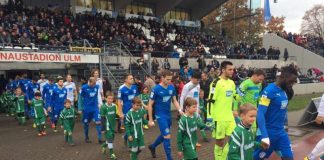 Der Einzug der Mannschaften (Foto: FC-Astoria Walldorf)