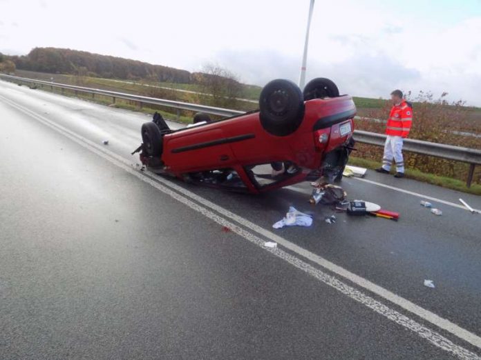 PKW überschlagen (Foto: Polizei) PKW überschlagen (Foto: Polizei)