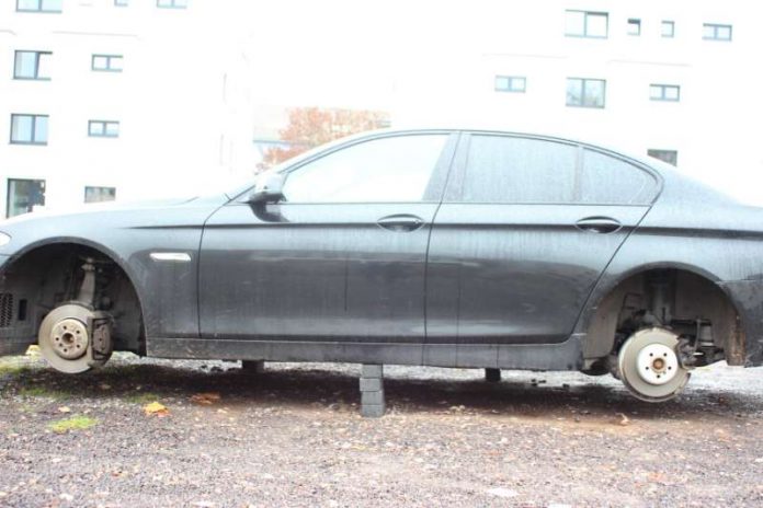 BMW nach der Tat (Foto: Polizei)