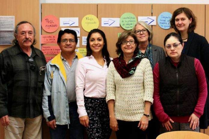 Die Delegation aus Chiapas bei ihrem Besuch in Germersheim mit Prof. Dr. Martina Schrader-Kniffki (hinten links) und dem Projektteam des FTSK (Foto: Michal Ziolkowski)