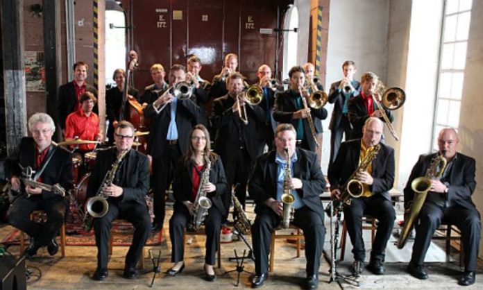 Blue note Big Band (Leitung: Bernd Gaudera, 3.v.r.) (Foto: bnbb)