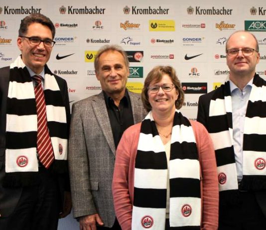 Hannes Rumetsch (ehem. UFC-Präsident), Dieter Burkert (Geschäftsführendes Präsidiumsmitglied von Eintracht Frankfurt e.V.), Elke Jonas (ehem. UFC-Vorsitzende Sport), Peter Ullrich (ehem. UFC-Vorsitzender Finanzen) (Foto: Eintracht Frankfurt e.V.)