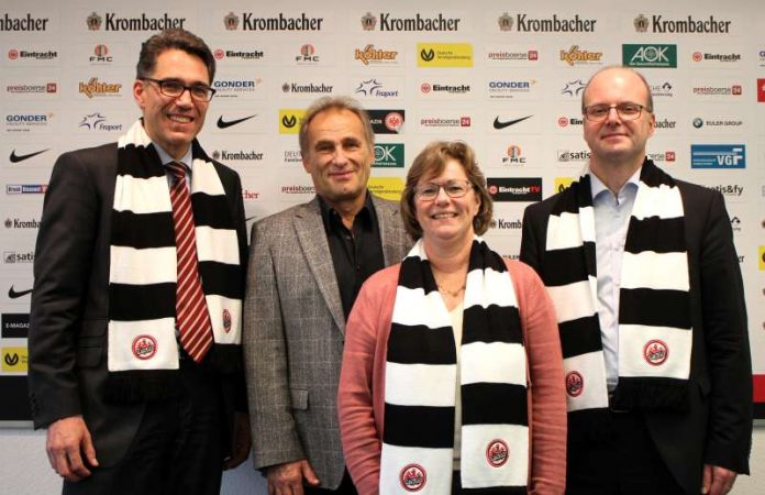 Hannes Rumetsch (ehem. UFC-Präsident), Dieter Burkert (Geschäftsführendes Präsidiumsmitglied von Eintracht Frankfurt e.V.), Elke Jonas (ehem. UFC-Vorsitzende Sport), Peter Ullrich (ehem. UFC-Vorsitzender Finanzen) (Foto: Eintracht Frankfurt e.V.)