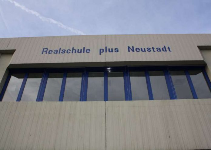 Neubau oder Sanierung – diese Frage stellt sich bei der Realschule plus Neustadt. Neubau oder Sanierung – diese Frage stellt sich bei der Realschule plus Neustadt. (Foto: Stadtverwaltung Neustadt)