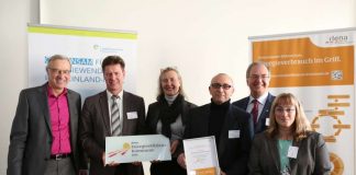v.l.: Umweltstaatssekretär Dr. Thomas Griese, Harald Westrich (Bürgermeister), Kristina Haverkamp (dena), Jens Kropf, Thomas Pensel (Energieagentur Rheinland-Pfalz), Bianca Gaß (Foto: Energieagentur RLP)