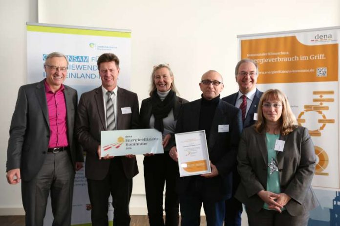 v.l.: Umweltstaatssekretär Dr. Thomas Griese, Harald Westrich (Bürgermeister), Kristina Haverkamp (dena), Jens Kropf, Thomas Pensel (Energieagentur Rheinland-Pfalz), Bianca Gaß (Foto: Energieagentur RLP)