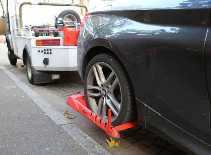 Der Gemeindevollzugsdienst hat mit einer Schwerpunktaktion den ruhenden Verkehr in der Altstadt kontrolliert: 768 Verwarnungen wurden ausgestellt, 44 Fahrzeuge wurden abgeschleppt. (Foto: Stadt Heidelberg)