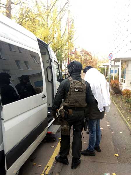 Festnahme eines Tatverdächtigen durch Beamte der Bundespolizei Festnahme eines Tatverdächtigen durch Beamte der Bundespolizei