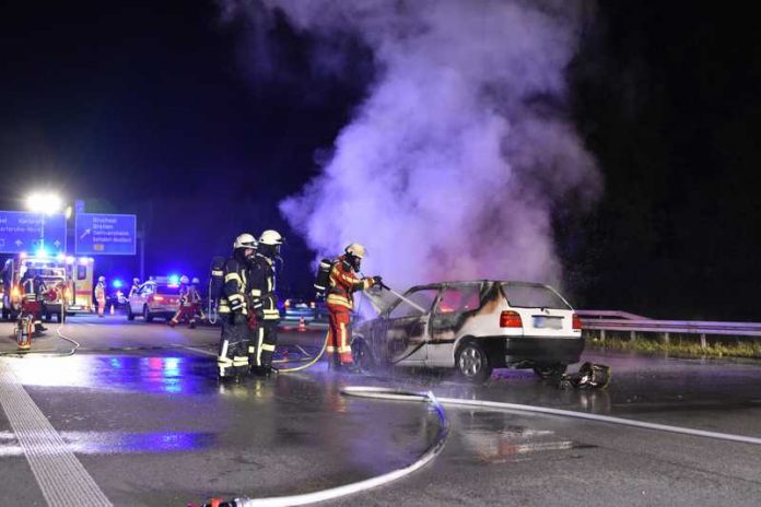 Der PKW stand in Vollbrand Der PKW stand in Vollbrand