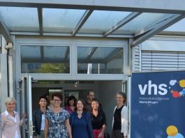 Freuen sich über neue Kursräume: die Mitarbeiter der KVHS. (Foto: Kreisverwaltung Mainz-Bingen)