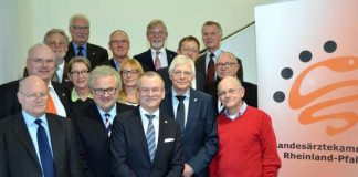 Der neu gewählte Vorstand der Landesärztekammer Rheinland-Pfalz ist bereit für die kommende Amtszeit. (Foto: LÄK RLP/Engelmohr)