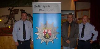Von links: POK Kraus (Bezirksbeamter der PI Edenkoben), KHK Bossek (KI Ludwigshafen) und POK Ralph Tretter (PI Edenkoben)