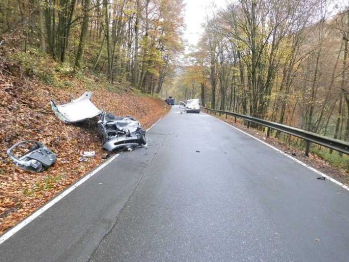 Nicht angepasste Geschwindigkeit bei Regen war mutmaßlich der Grund für den schweren Unfall Nicht angepasste Geschwindigkeit bei Regen war mutmaßlich der Grund für den schweren Unfall