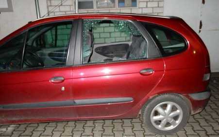 Aufgebrochener PKW Aufgebrochener PKW
