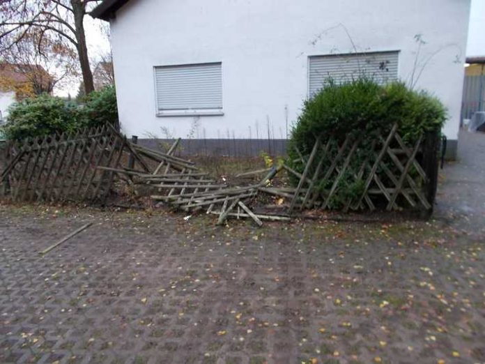 Zaun beschädigt und geflüchtet Zaun beschädigt und geflüchtet