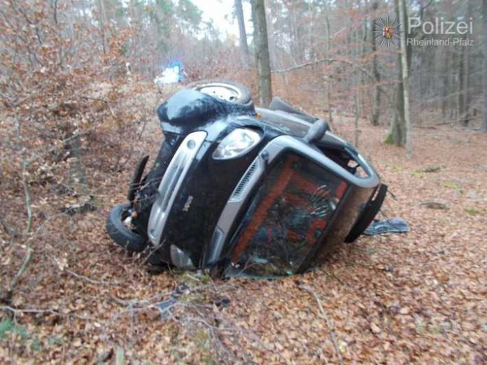 Wegen Sekundenschlaf verlor dieser Fahrer die Kontrolle über sein Auto