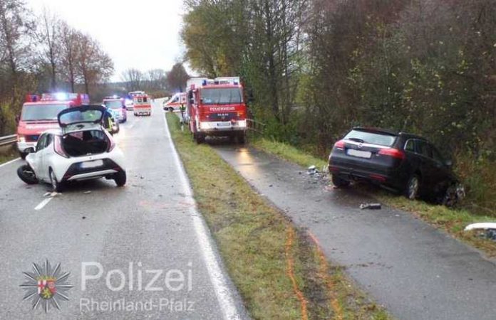 Überholen in einer Kurve kann lebensgefährlich sein