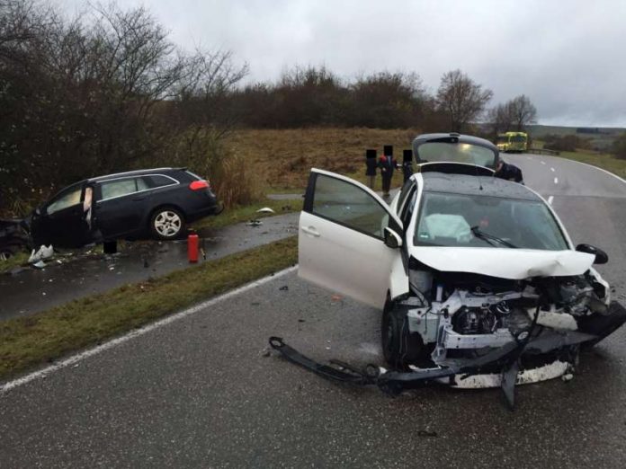 Zwei Fahrzeuge waren beteiligt (Foto: Feuerwehr)