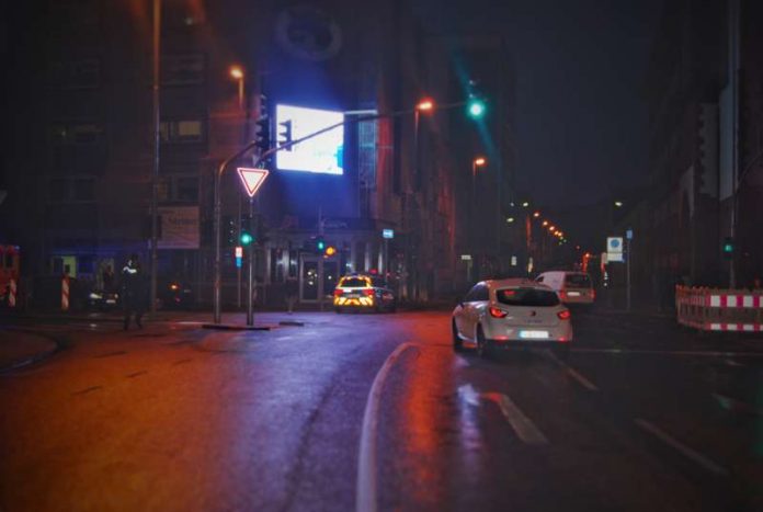 In der Burgstraße ist am Dienstagmorgen eine 54-jährige Fußgängerin von einem Auto erfasst und schwer verletzt worden. (Foto: Polizei) In der Burgstraße ist am Dienstagmorgen eine 54-jährige Fußgängerin von einem Auto erfasst und schwer verletzt worden. (Foto: Polizei)
