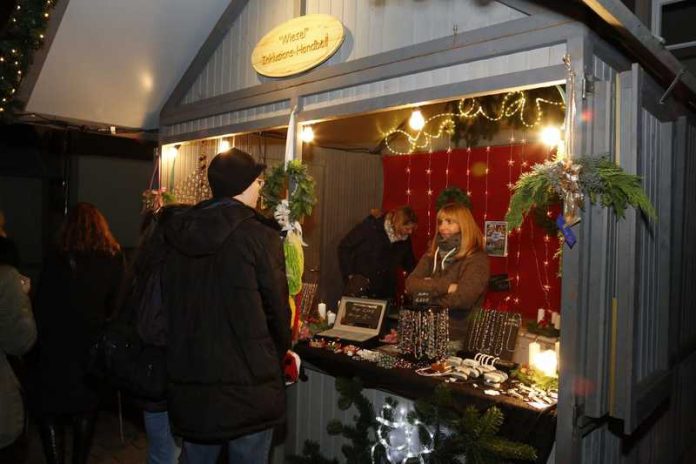 Heimelige Atmosphäre strahlt der Weihnachtsmarkt alljährlich aus (Fotos: Pfeifer)