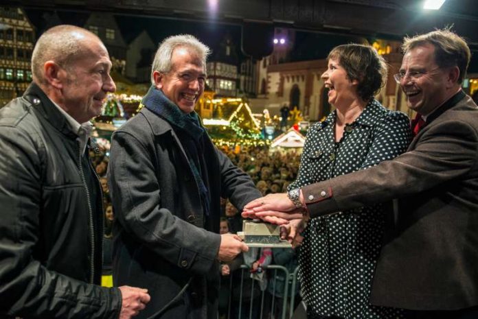 v.l.: Kurt Stroscher, TCF Frankfurt, Oberbürgermeister Feldmann, Charlotta Hoffmann, Hannes Neuhauser, Bürgermeister Brandenberg Tirol (Foto: Stadt Frankfurt)