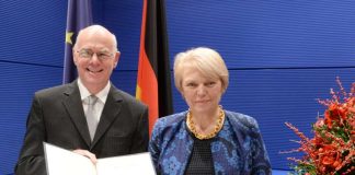 Doris Barnett bekam das Bundesverdienstkreuz verliehen (Foto: Deutscher Bundestag/Achim Mende)