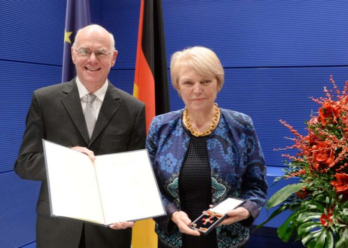 Doris Barnett bekam das Bundesverdienstkreuz verliehen (Foto: Deutscher Bundestag/Achim Mende)